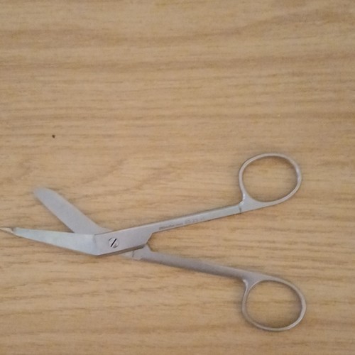 Chirurgische schere aus metall - chirurgische,