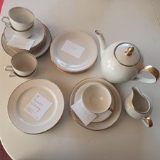 Konvolut Markenporzellan  elfenbeinf. m. Goldrand über 35 Teile