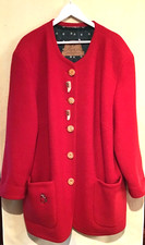 WUNDER SCHÖNE ROTE TRACHTEN