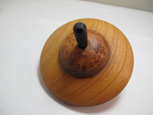Schnur kreisel mit - -,