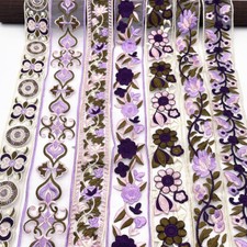 Ethnische Blumen Bestickt