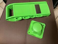 Ernesto Multifunktionsreibe mit 5 Einsätzen und Fingerschutz grün