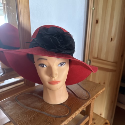 Eleganter damen anlasshut - damen, rot