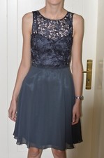 graues Cocktailkleid mit mit