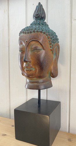 Thailändischer buddhakopf auf - thailändischer,