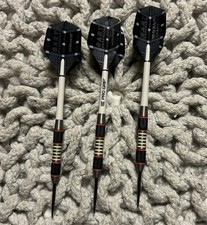 RED DRAGON Darts 85% Wolfram - Profi Satz Dartpfeile Metallspitze 24g