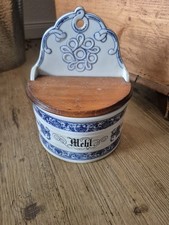 Altes Mehl Gefäß aus