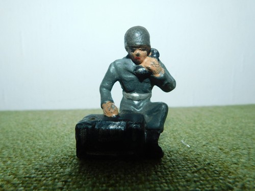 Leyla kniender soldat mit - soldat,