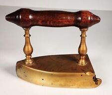 Antik Bügeleisen, Kasteneisen mit Eisenkern, GRAVUREN, Messing, Iron, #B349