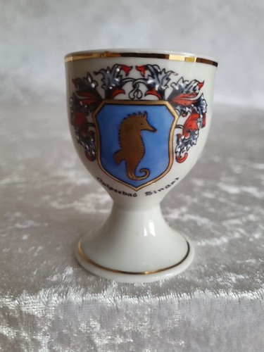 Antiker eierbecher mit wappen - eierbecher,