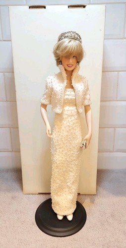 Vintage franklin mint diana - mint,