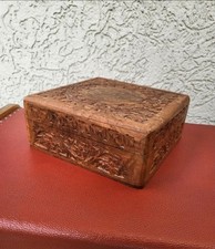 Wunderschöne alte geschnitzte