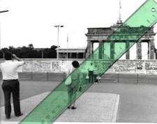 Foto BRANDENBURGER TOR BERLIN - Pressefoto Vintage von 1988 - berliner Mauer DDR