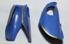 06107, 2x Mantel, Reitermantel (mit Aufschlag), blassblau, bedruckt