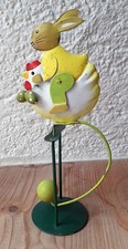 Schaukelfigur Hase auf Huhn