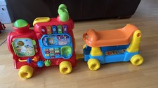 VTech Baby ABC-Eisenbahn – Rutschfahrzeug, Zieh- oder Laufwagen und Spielboard.