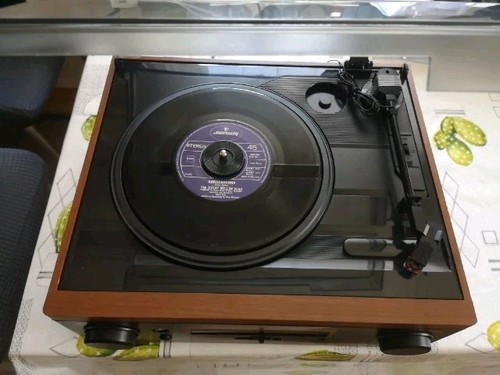 Plattenspieler und radio - und,