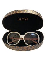 elegante Sonnenbrille von Guess, weiß