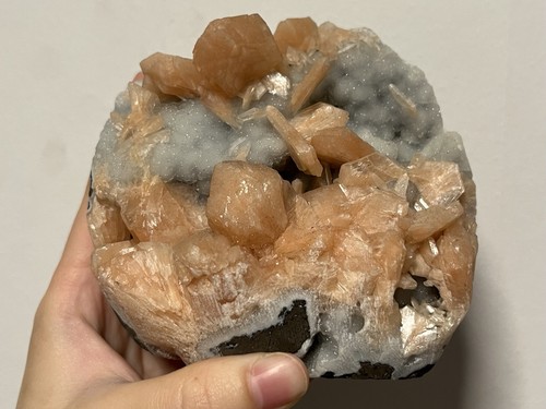 Blauer chalcedon mit stilbit - chalcedon,
