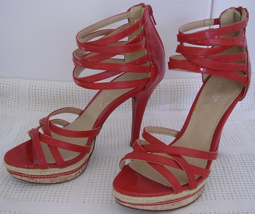 Rote high heels mit riemchen - high,