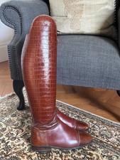 Braune lange Reitstiefel