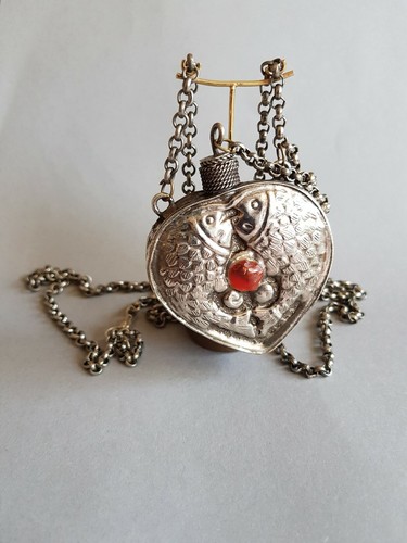 Flasche flacon mit erbsenkette - flacon,