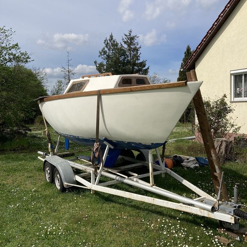 Kajütboot mit trailer - kajütboot,
