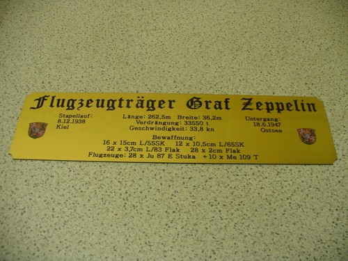 Hohes namensschild mit - hohes,