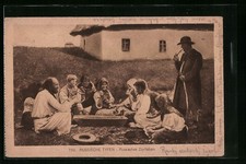 Ansichtskarte Russische Familie in Tracht beim gemütlichen Beisammensein 