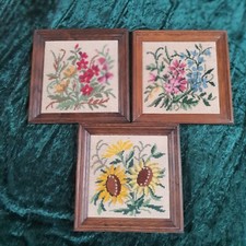 Stickbild, Bild gestickt, Handarbeit, Blumenmotiv, mit Rahmen Gobelin