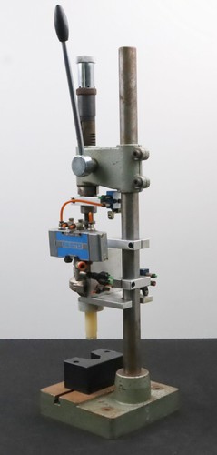 Drehdorn kniehebelpresse mit - drehdorn-kniehebelpresse,