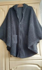 Poncho Überwurf schwarz von SCHÄFCHENWOLKE   Einheitsgröße. NEU