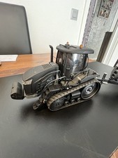 Challenger MT775E Stealth Schwarz Sondermodell 1:32 Limited Edition mit Siku Am.