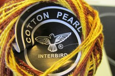 Baumwolle Restgarn dünn Sticken Häkeln Cotton Pearl 20 g Farbverlauf gelb braun