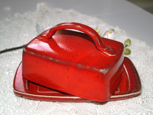 Butterdose getöpfert rote