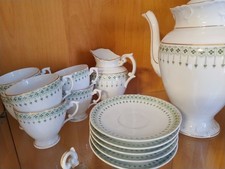Tee-Service aus Porzellan 