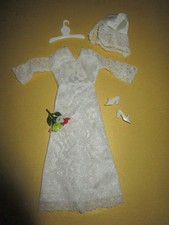 1289) ALTES VINTAGE BRAUTKLEID+HUT+SCHUHE+BLUMEN BARBIE PETRA UA 29cm MODEPUPPEN