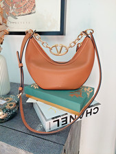 Valentino Garavani - V Logo