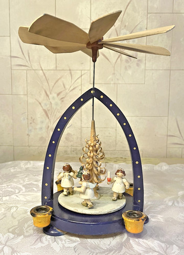 Stöckige pyramide aus - 1,