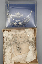 Versilberter Hochzeitschmuck