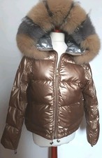 Daunenjacke in mattem Gold mit