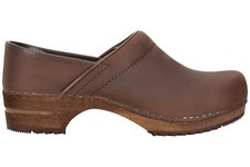 Sanita Classic Closed Clogs in Antique Brown (1201005)