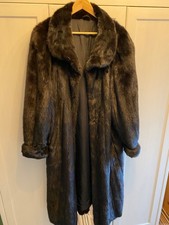 schwarzer Mantel Webpelz