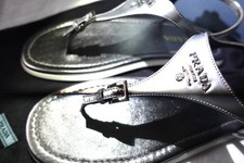 PRADA Sandalen NEU 37,5 Silber