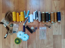 Kleines Nähen konvolut Garn Nadeln Knöpfe Sicherheitsnadeln Faden Set