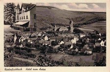 Niederfischbach Altenkirchen Westerwald Rheinland-Pfalz Gesamtansicht mit Kirche