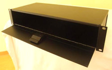 2 HE Rackbox Rackfach mit Schnappverschluss Rackklappe Rackablage 2HE Rackblende