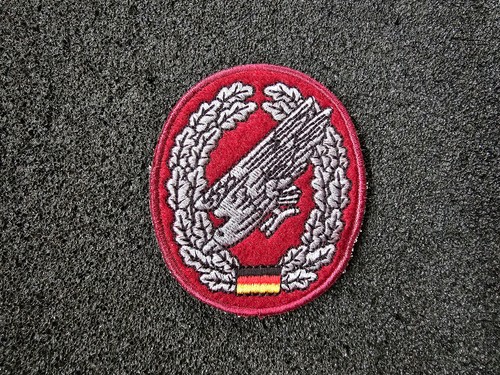 Barett abzeichen - (a30-1),