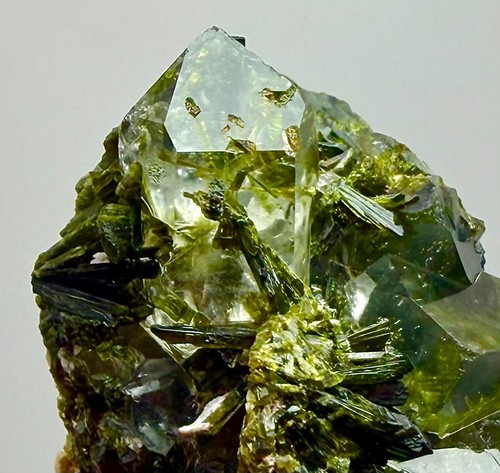 Natürlicher grüner epidot - grüner,