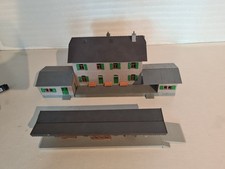 Faller/Pola (Steinbach?) Bahnhof H0 mit Bahnsteig, gebraucht, besp., Zustand 3-4